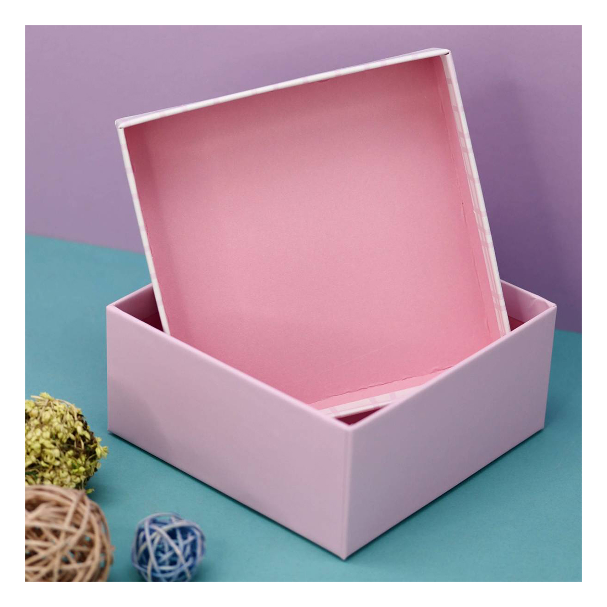ILIKEGIFT Коробка подарочная 19 х 19 х 9.5 см Two strawberry TX-HZ-4820-1-03 Фото 1.