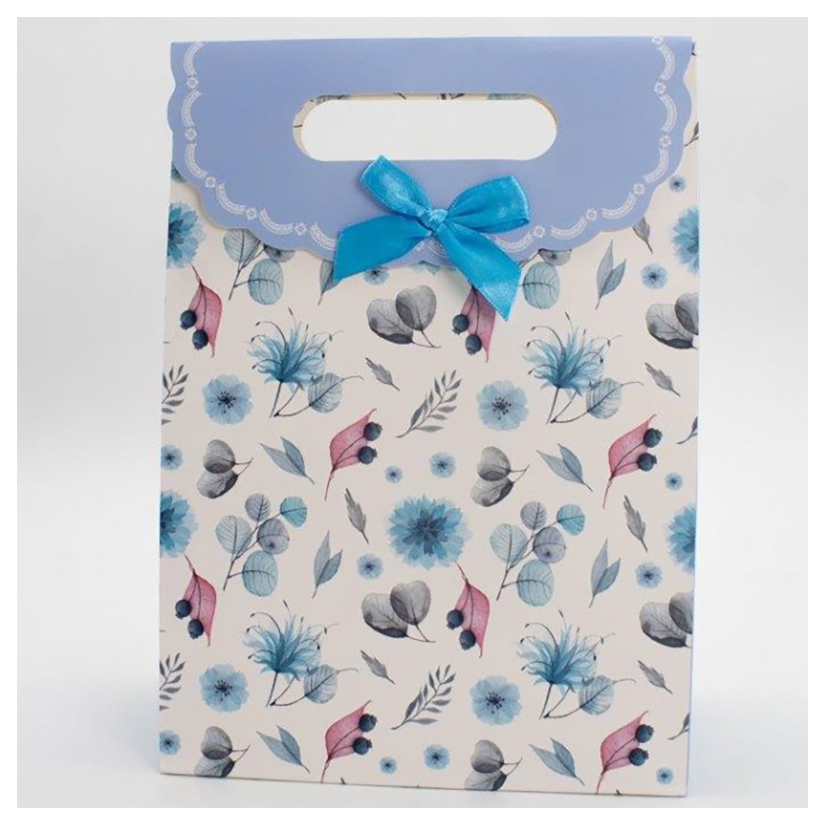 ILIKEGIFT Пакет подарочный 18 х 24 х 15 см Many flowers, light blue 94P-2025-M-3-02 Фото 1.