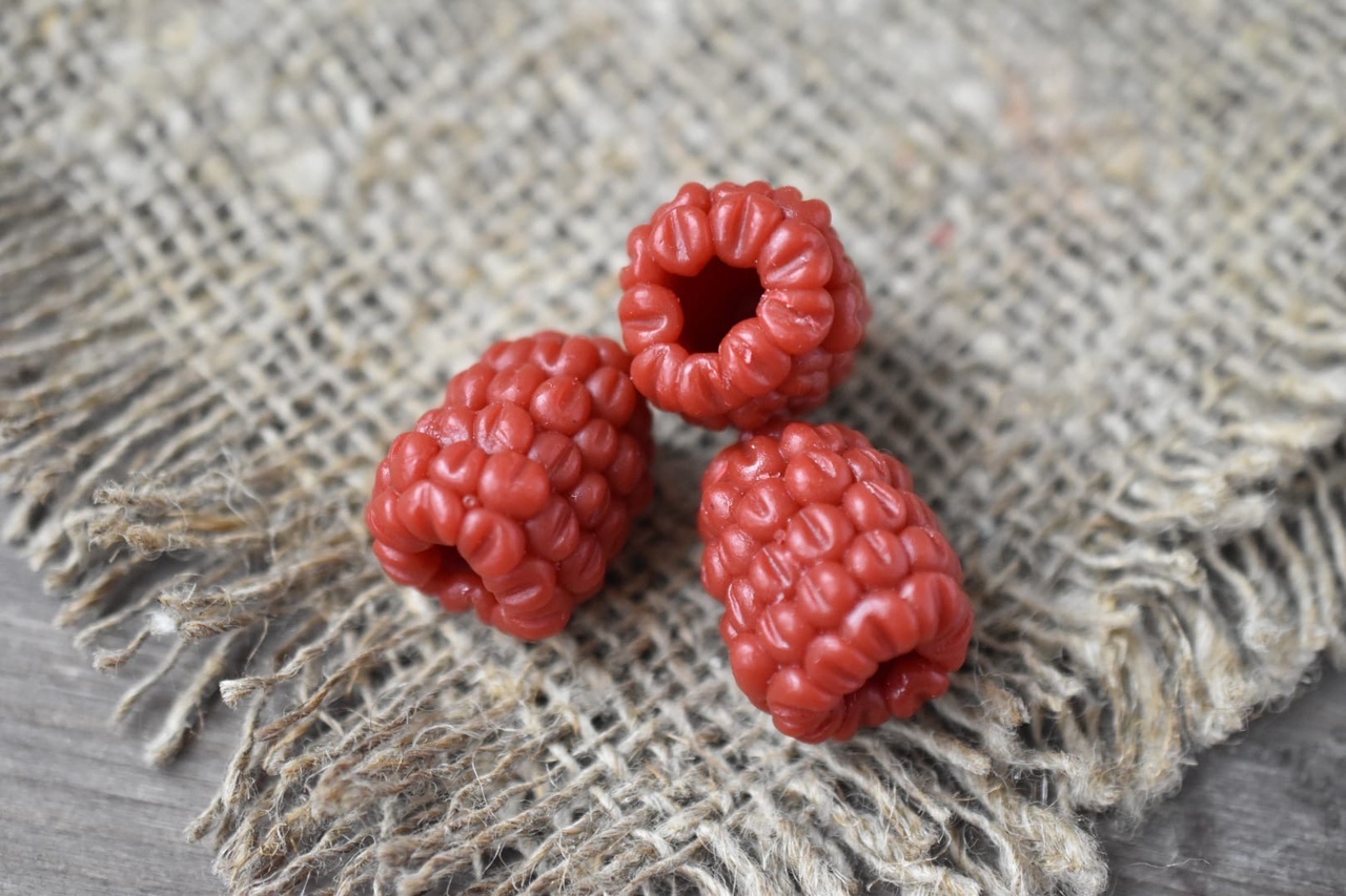 Малинка 3. Малинка 3. Подушка малиновая. Подушка малинка. Малиновый худи мужской.