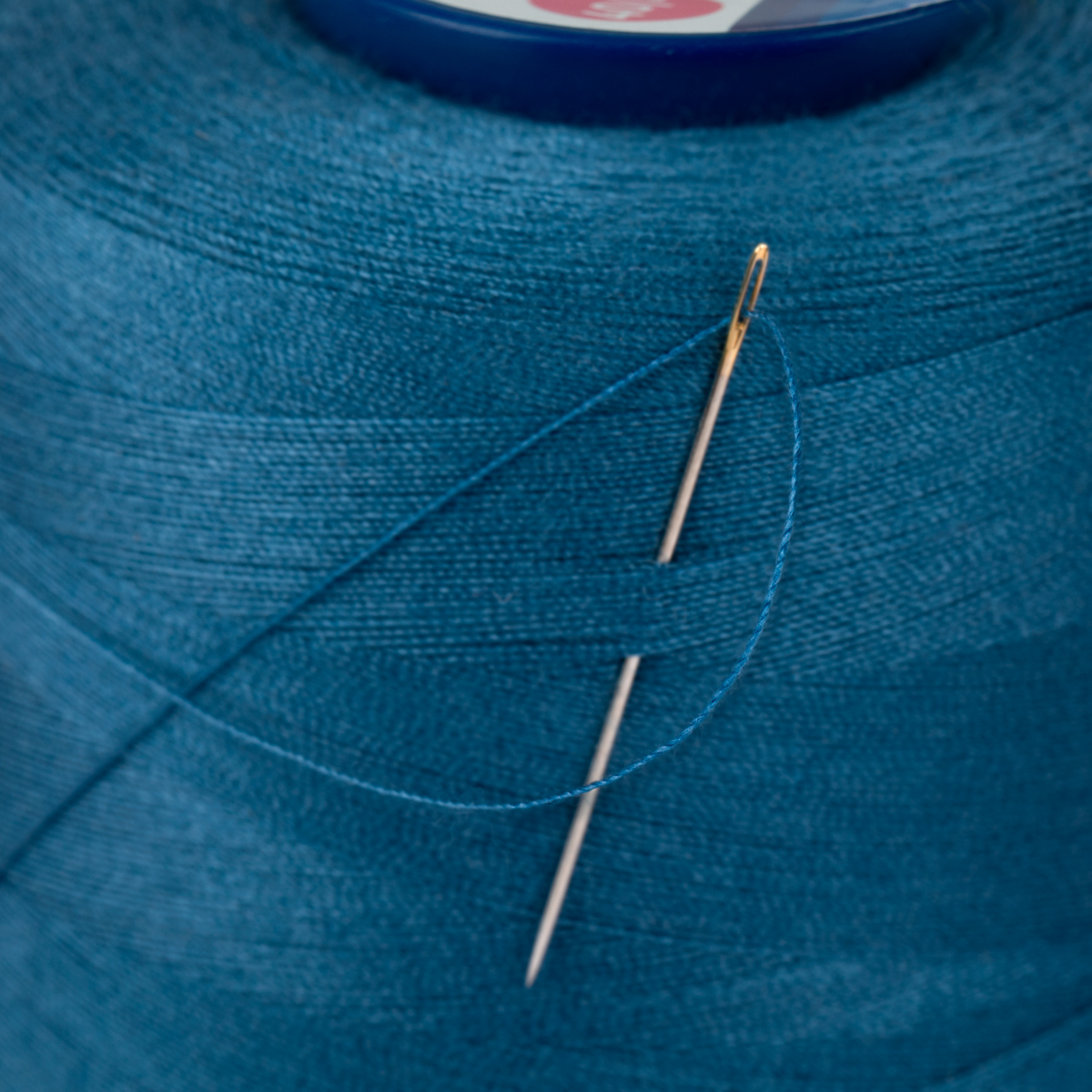 Швейные нитки (полиэстер) 40/2 Gamma ( 201-300 ) 4570 м №287 св.синий Фото 5.